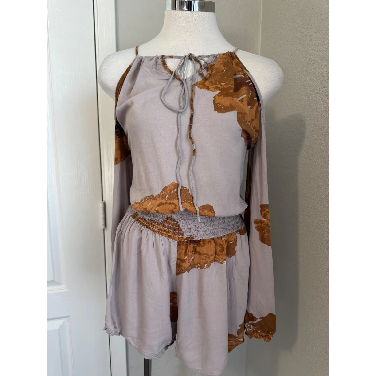 Sun & Shadow Romper‎ Cold Shoulder Long Sleeve Drawstring Smocked Waist Size M - Image 5