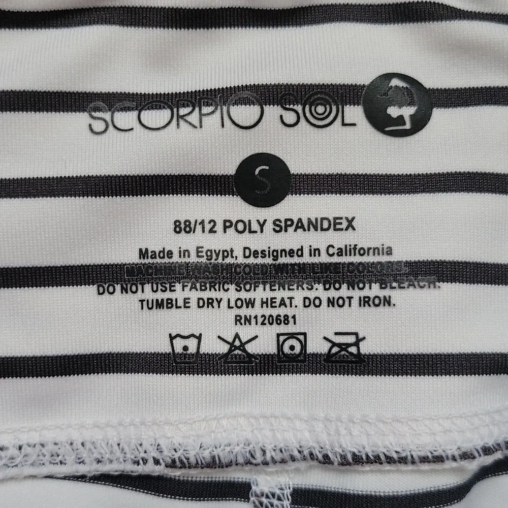 Scorpio Sol white striped cropped leggings size small - Image 6