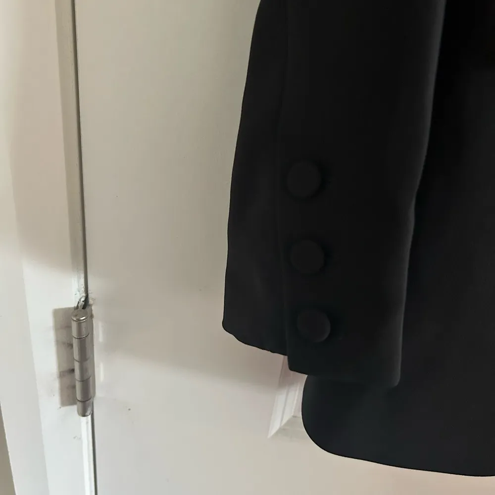 Good American Luxe Suiting Boyfriend Blazer Jacket Women's Size 1/2 Black NWOT - Image 2