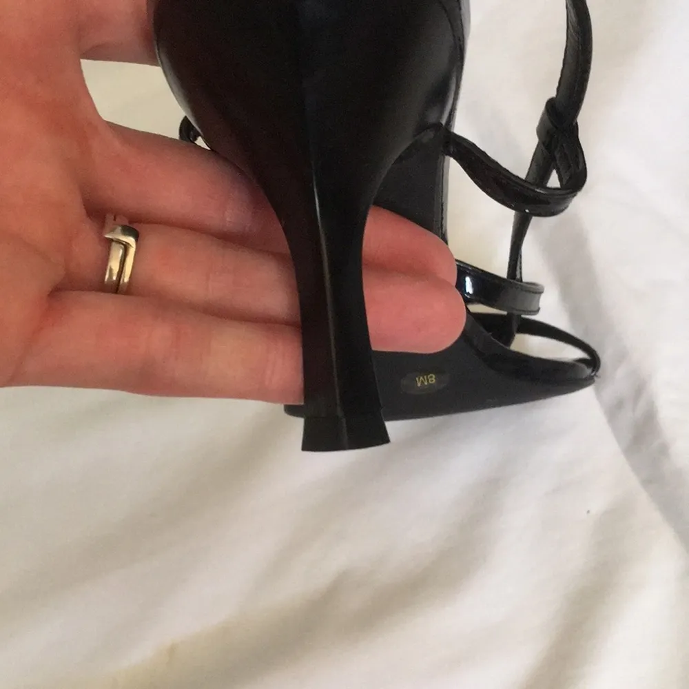 Gianni‎ Bini strappy black sandals - Image 5