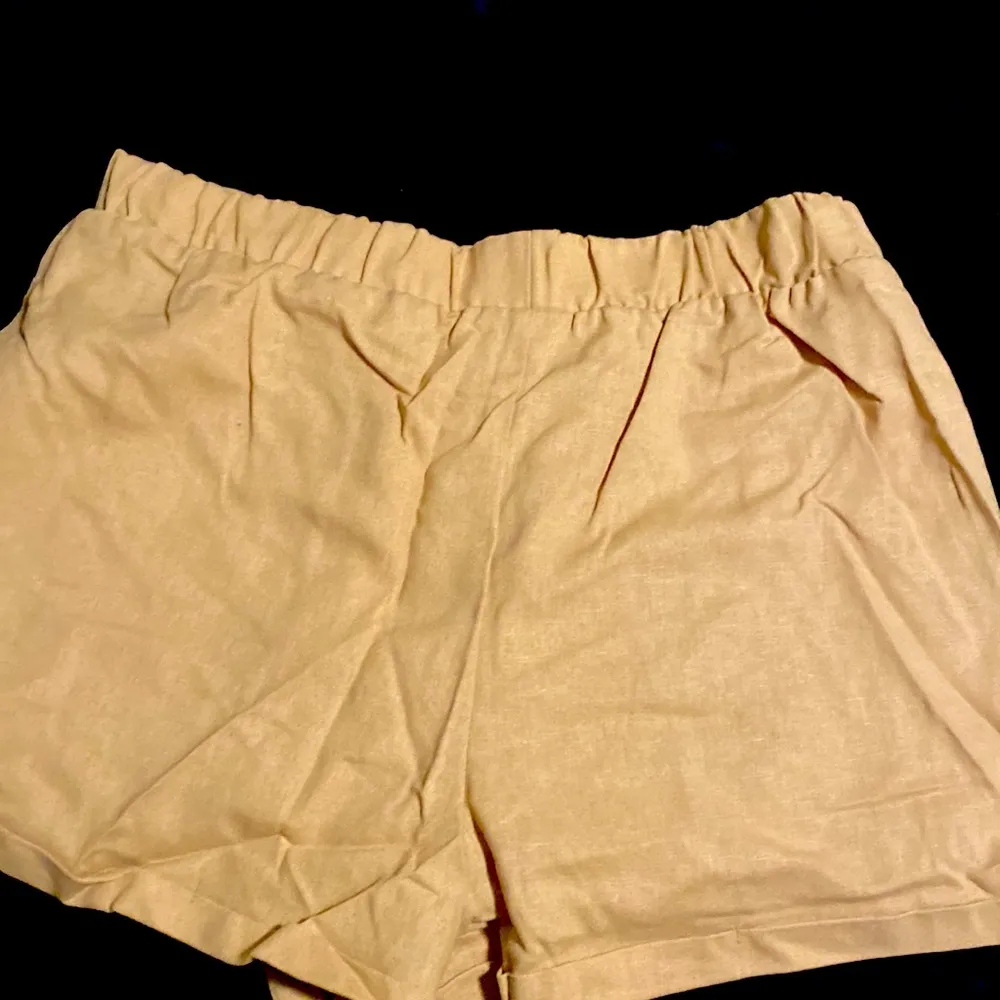 NWT khaki front pockets shorts - Image 6