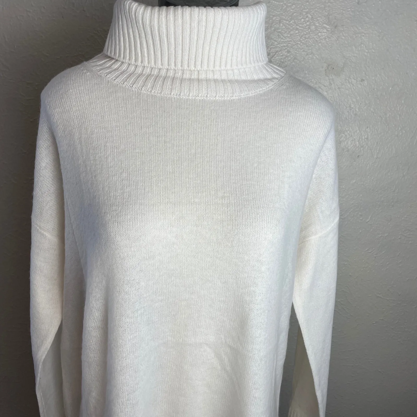Spring + Mercer 100% Cashmere Turtleneck Sweater – Women's Medium – Frost White - Image 3