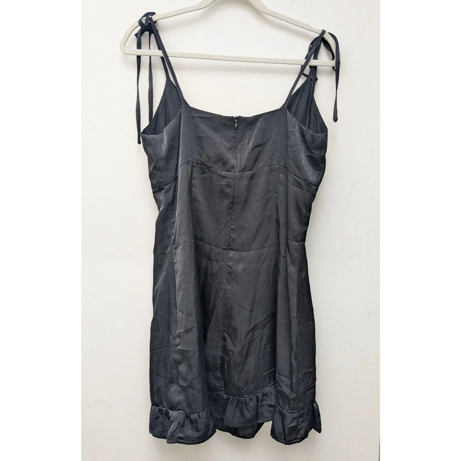 LE LIS Mini Dress Shoulders Tie Straps Front Hook And Eye Black Sz Large NWT - Image 9