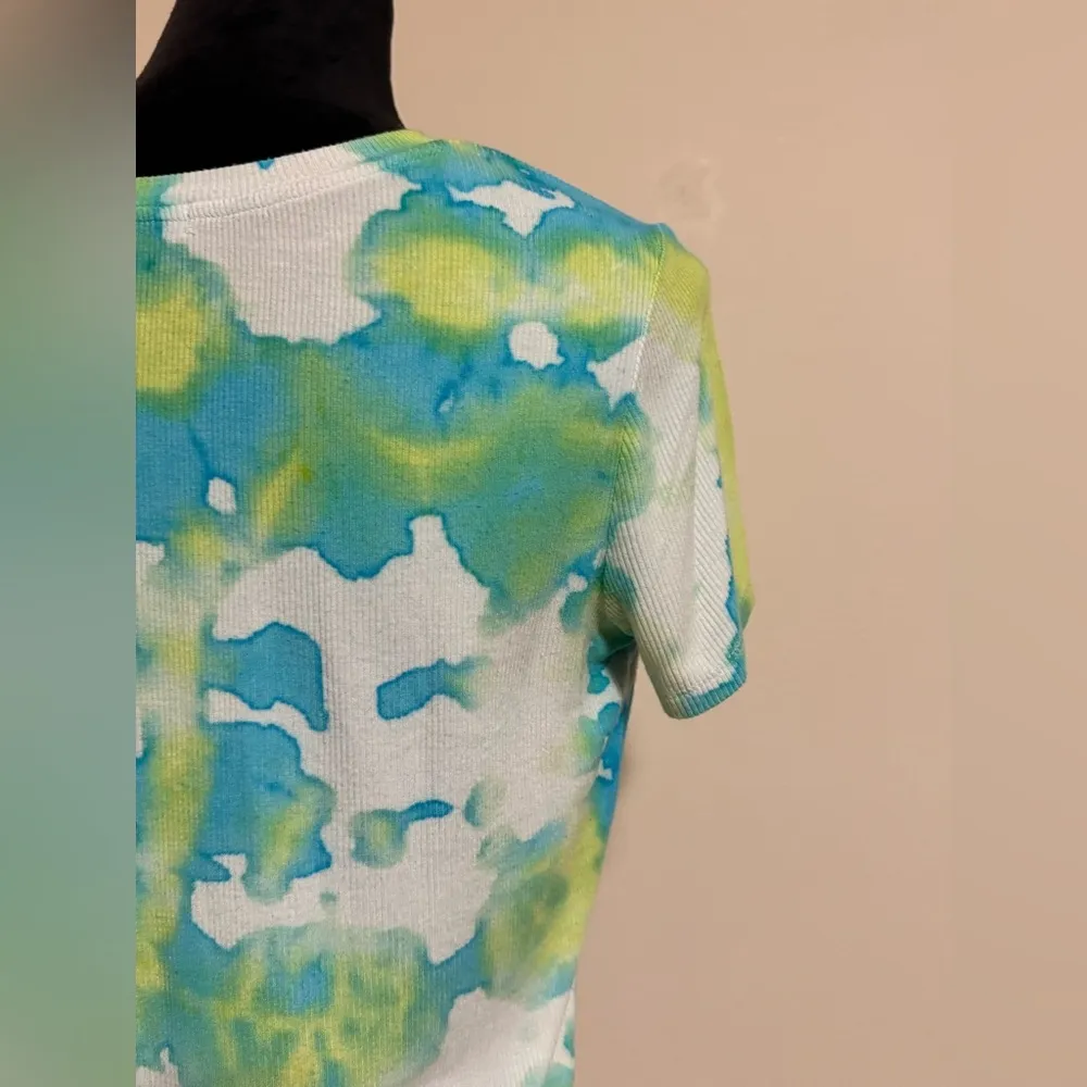 Handmade Haley & June Blue and Green Embroidered Earth Tie Dye tee size XL - Image 7