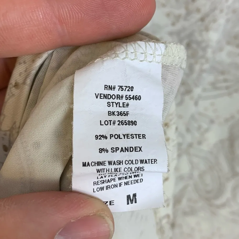 BKE Fitted Cream V-Neck Long Sleeve With Raised Dots - Image 4