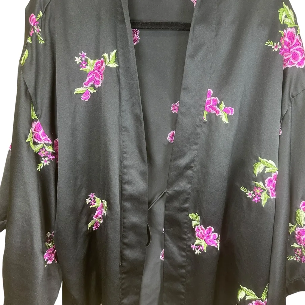 Victoria’s Secret Floral Embroidered Kimono Robe Boho Black One Size Whimsical - Image 4