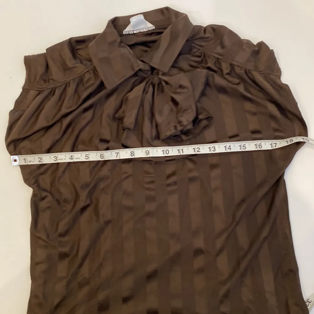 Vintage Brown Semi - Image 8