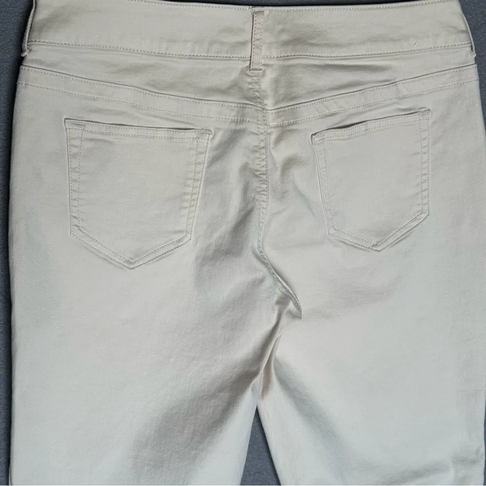 Maurices Women's Off-White Skinny Jeans cotton‎ polyester spandex blend 12 - 14 - Image 9