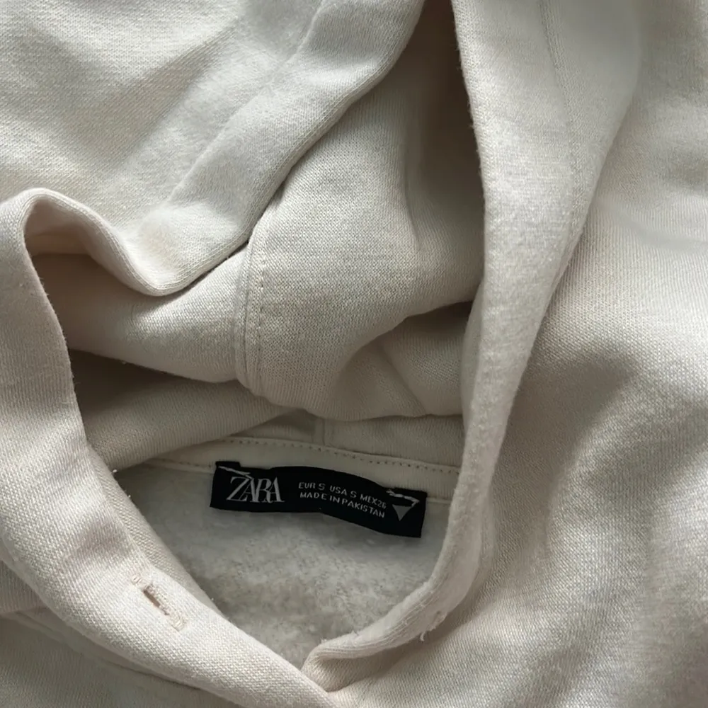 Zara Cropped Cream Hoodie - Image 2