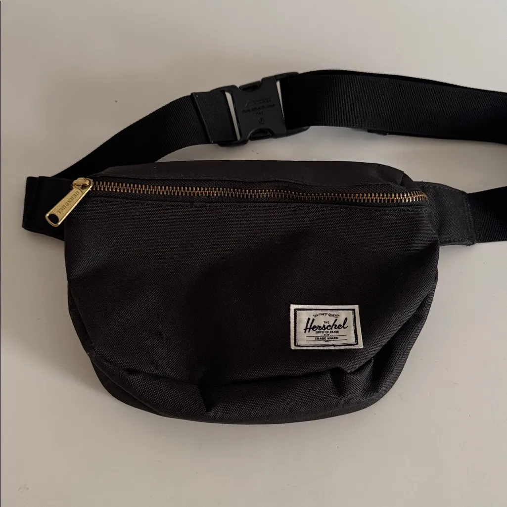 Herschel Supply Company Black Belt Bag with Gold Zipper NWOT - Image 2