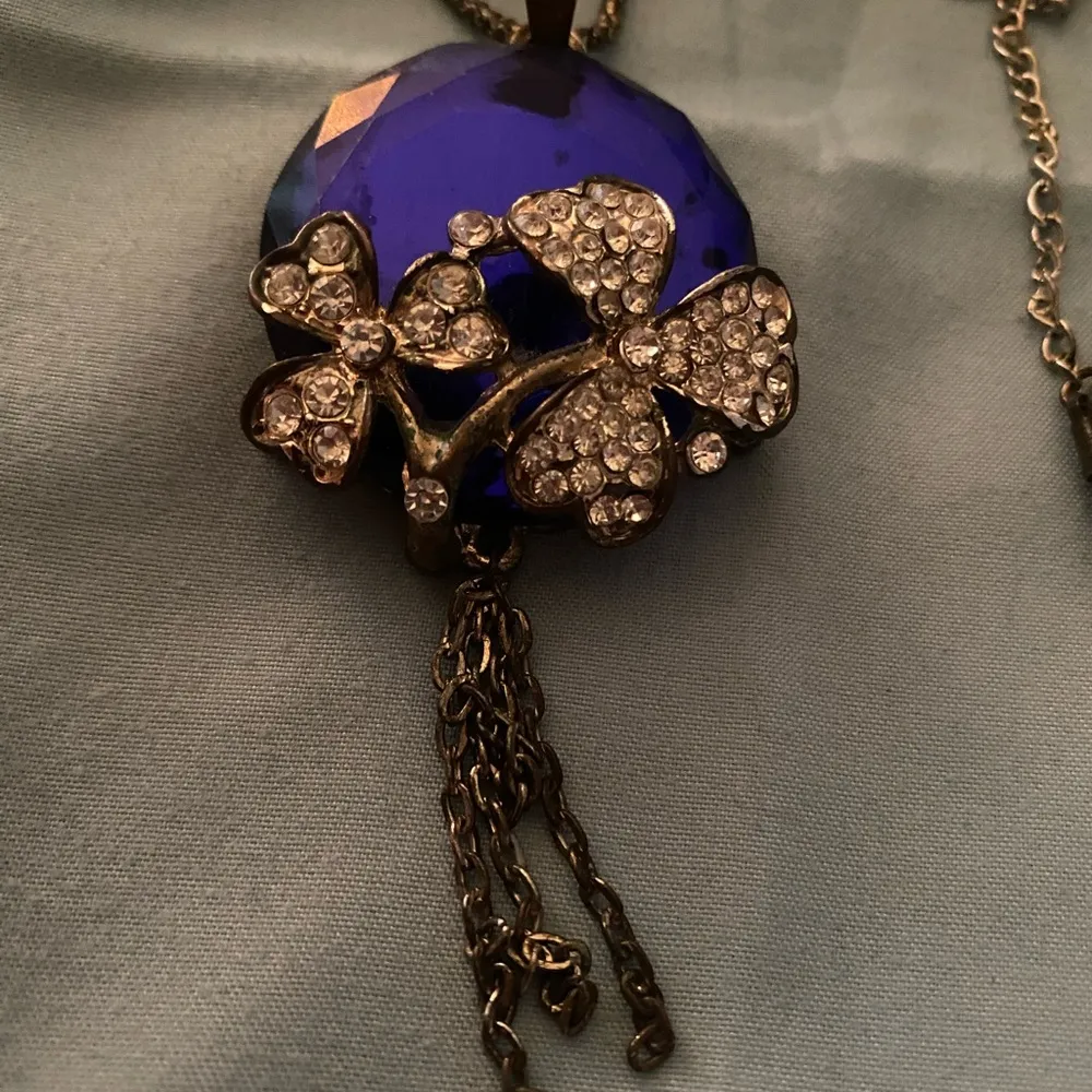 Signed Betsey Johnson 26” Necklace Cobalt Blue Round Pendant Flowers Rhinestones - Image 2