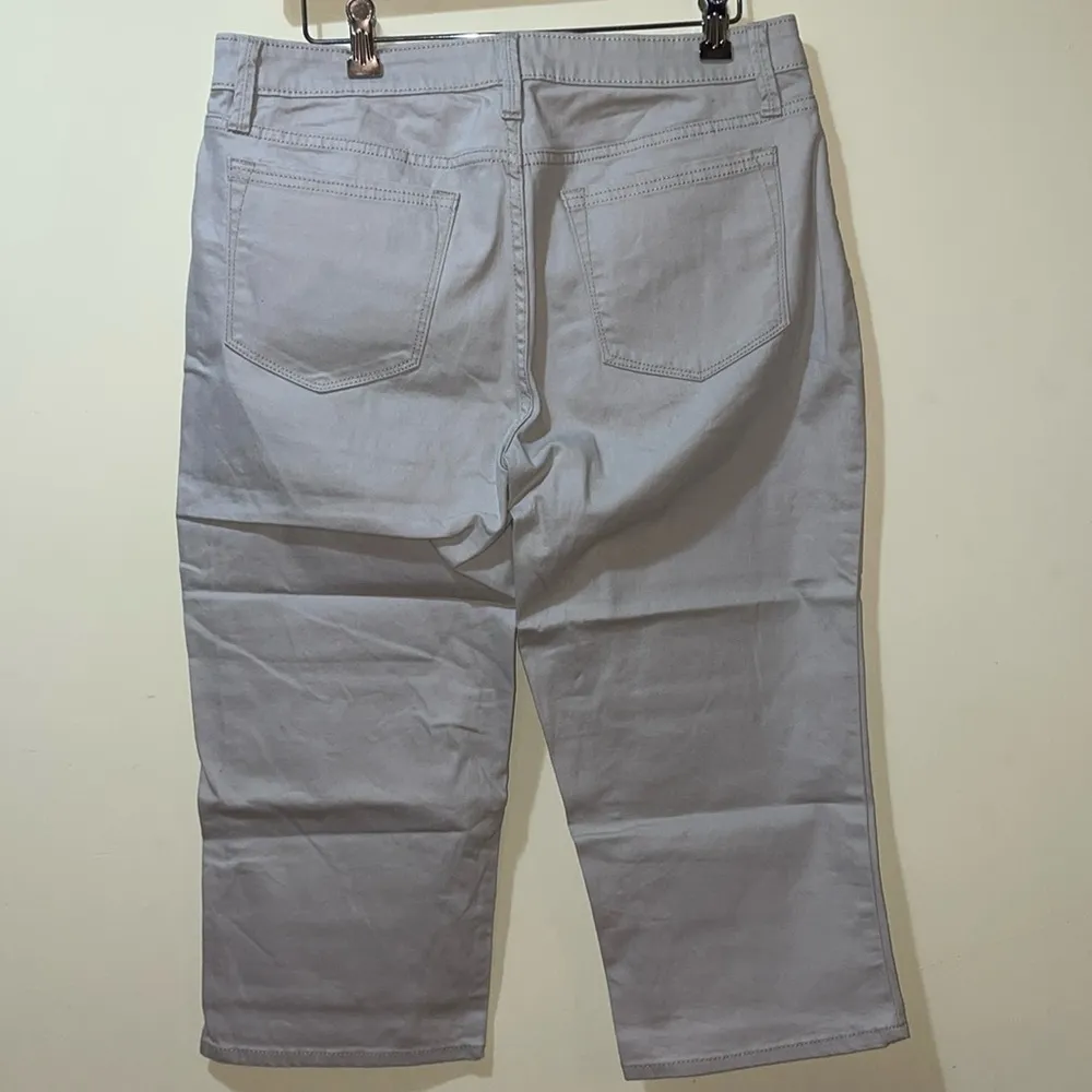 Women’s Riders By Lee Mid Rise Capri - Image 4