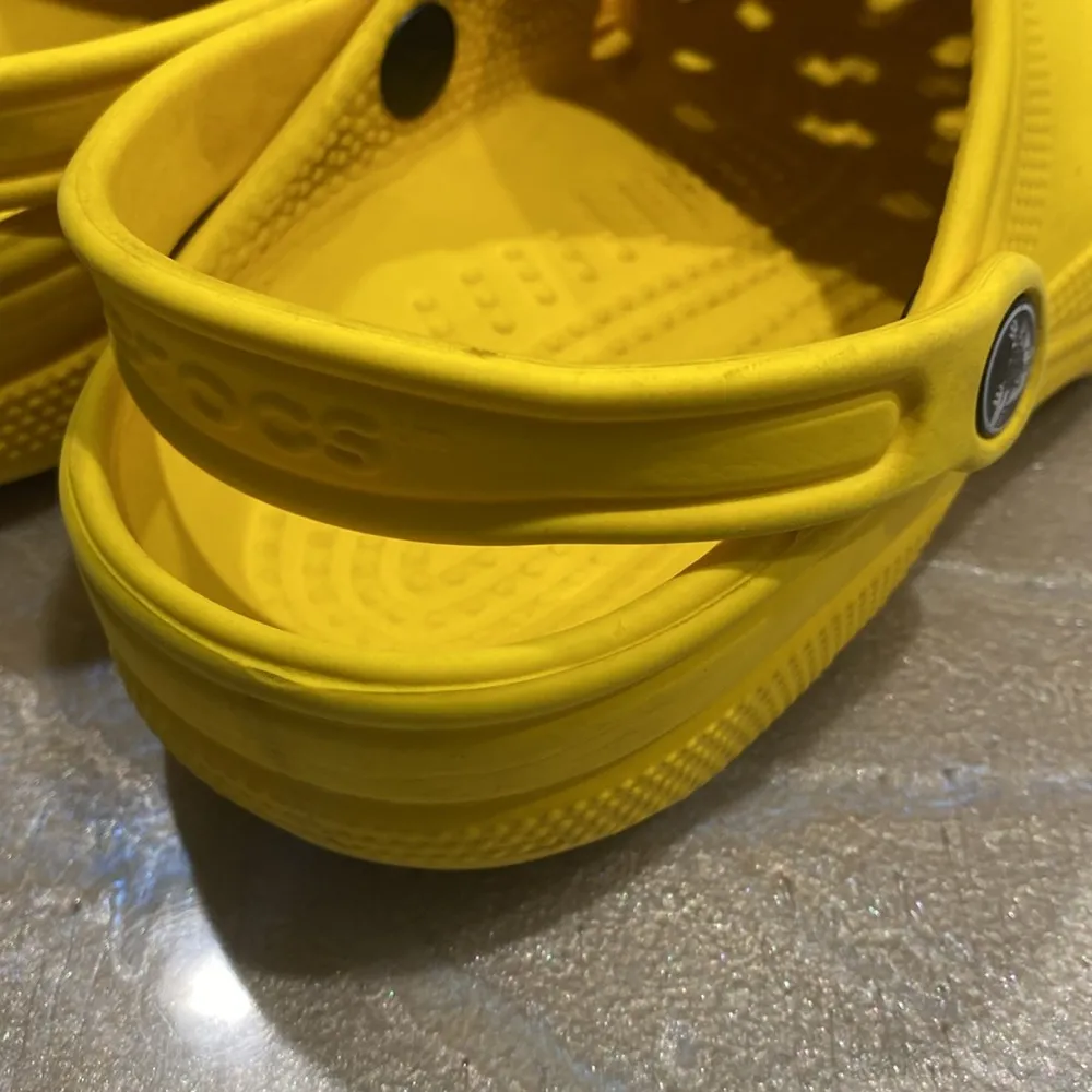 Classic Comfort Yellow Crocs Clog Unisex/ Women’s 6 Men’s 4 - Image 9