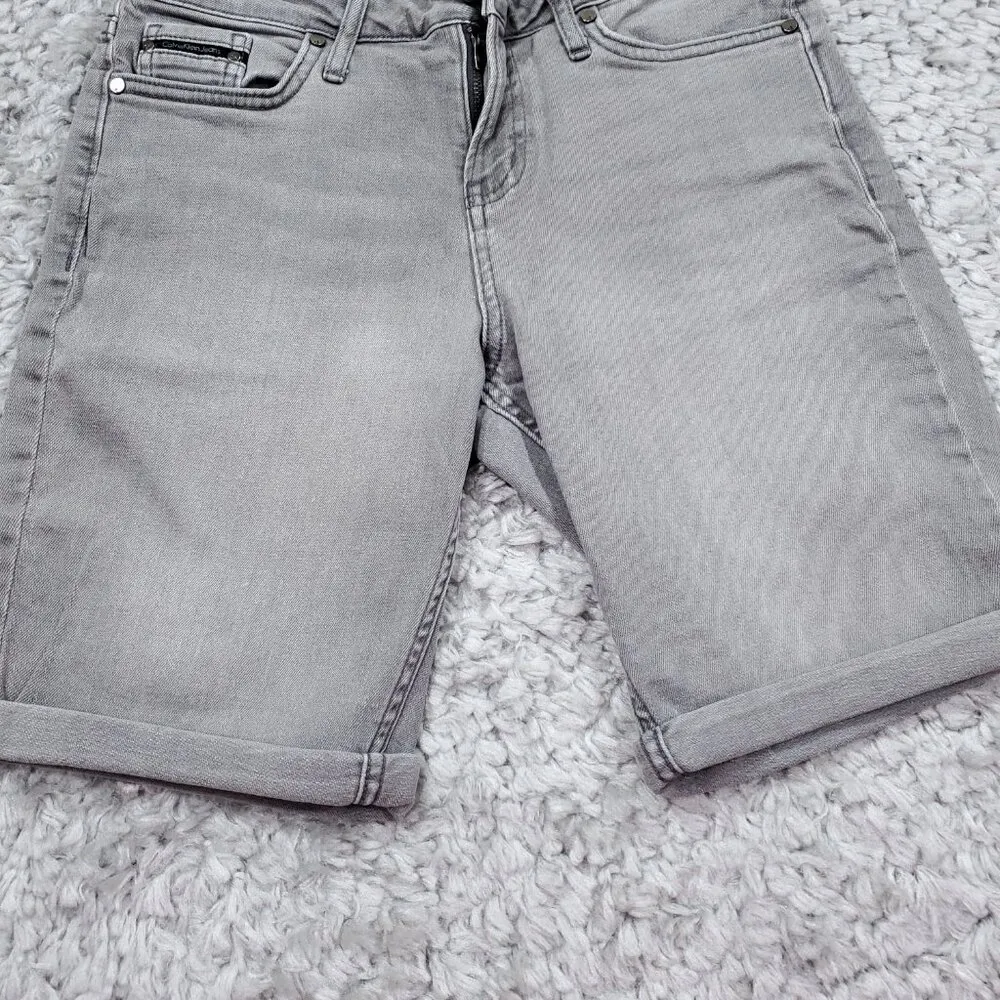 READ Calvin Klein Bermuda City Jean Shorts Gray Wash Stretch Women’s Size 4 - Image 6