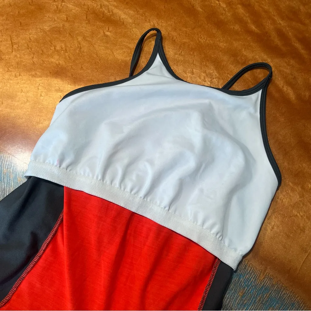 Mountain Hardwear Red Black Athletic Top medium built in sports bra - Image 7
