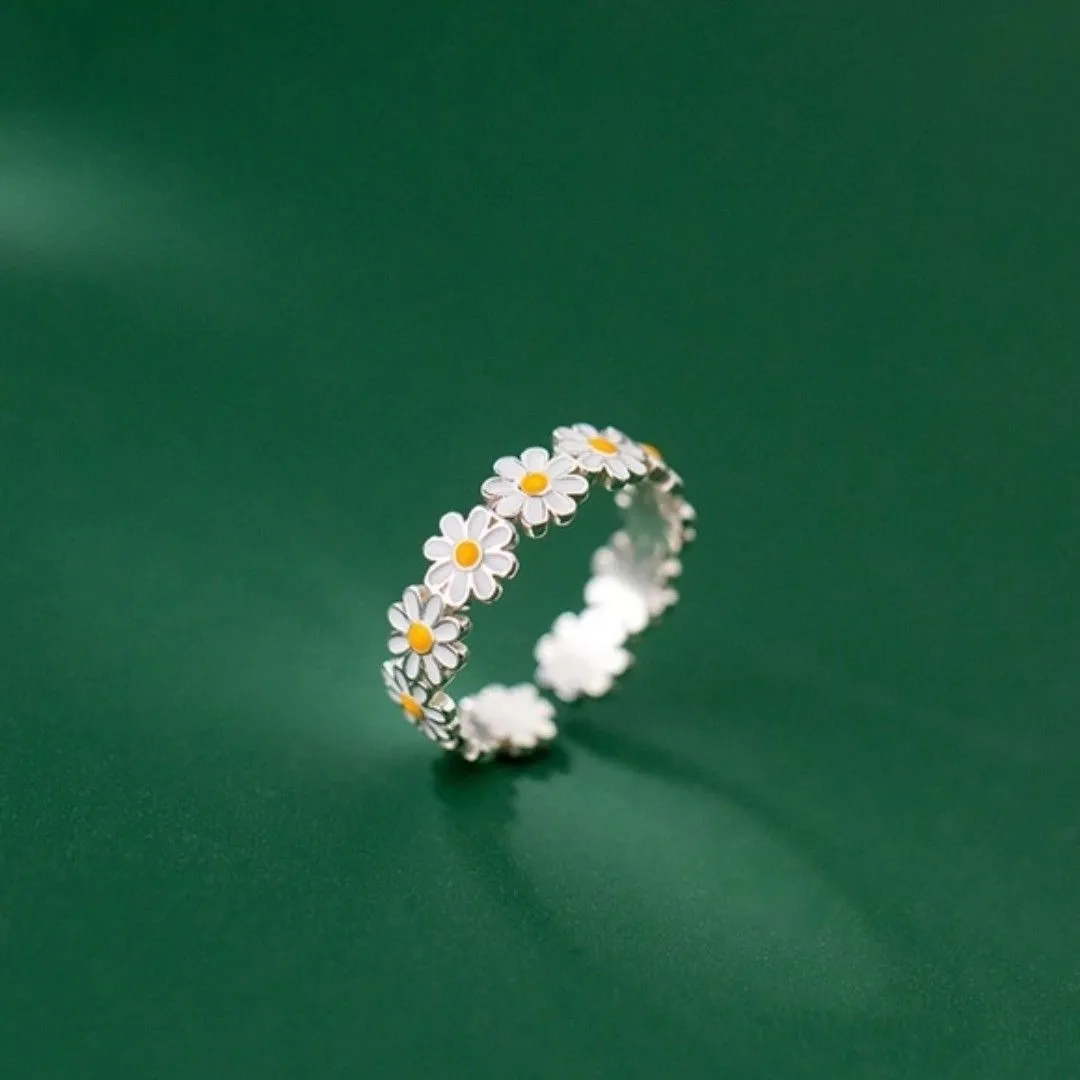 Daisy Ring size 7+ - Image 3