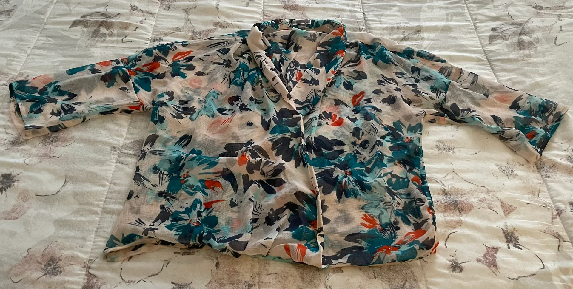 Chelsea28 Floral Faux Wrap Sheer 3/4 Sleeves White & Blue Blouse, size S - Image 5