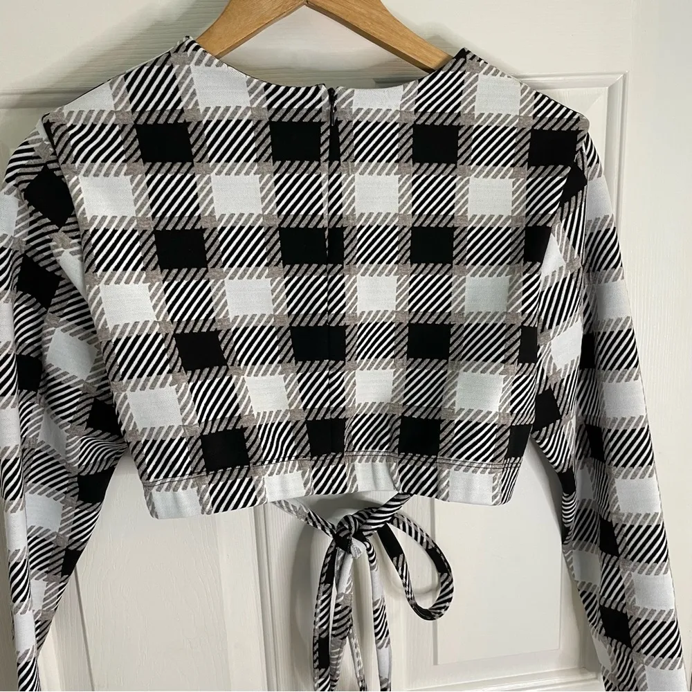 Autumn Adeigbo Black and White Plaid Women's Long Sleeve Crop Top Size 12 - Image 6