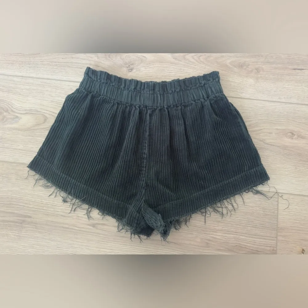 Urban Outfitters Dark Green Corduroy High Waist Shorts - Image 3