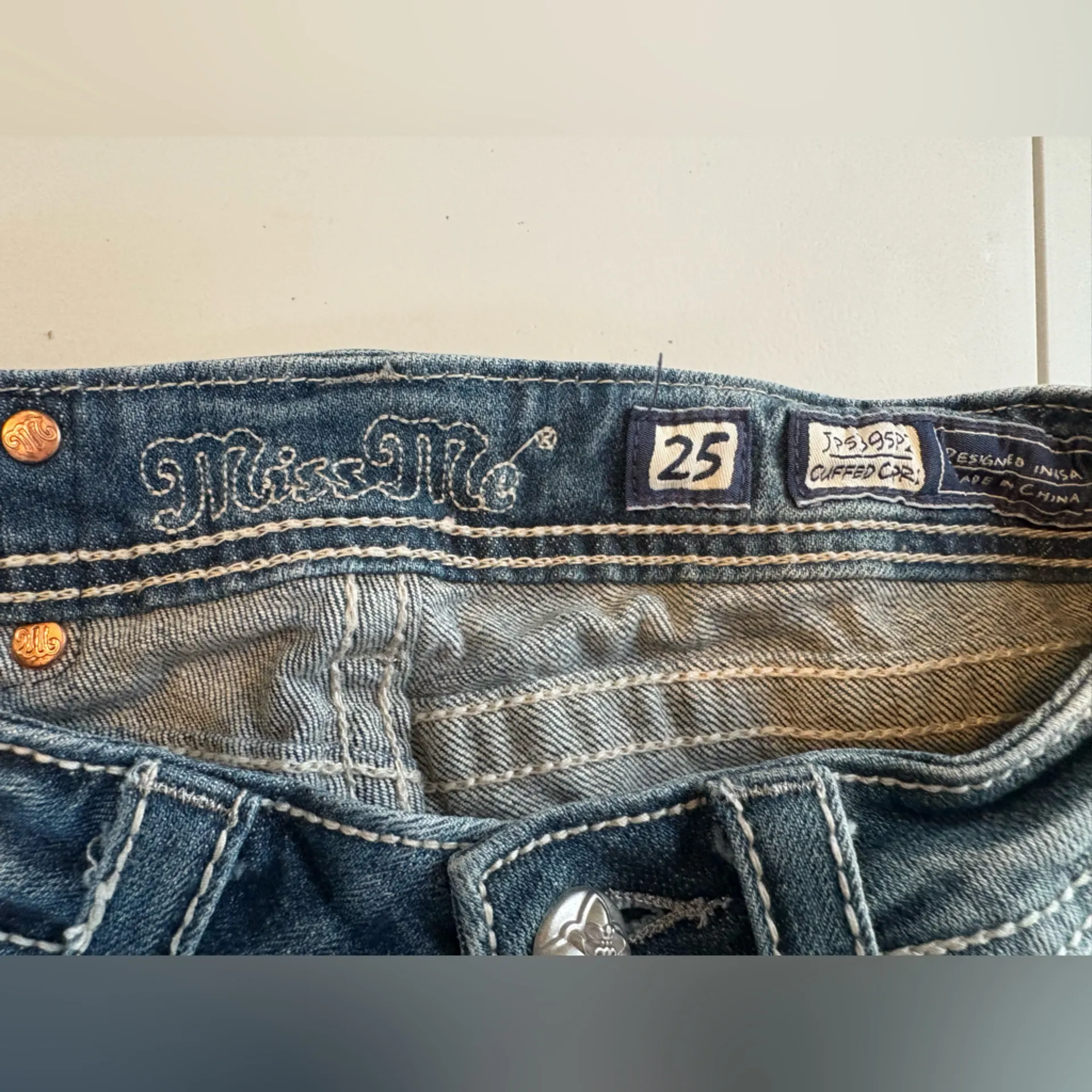 Miss Me "Versailles" cuffed capris w leather decor low rise distressed Sz 25 428 - Image 7