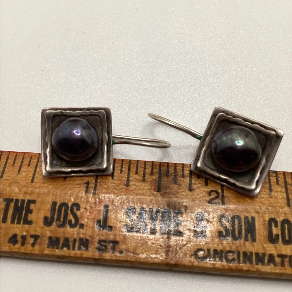 Silpada Iridescent Pearl fishhook earrings - Image 6