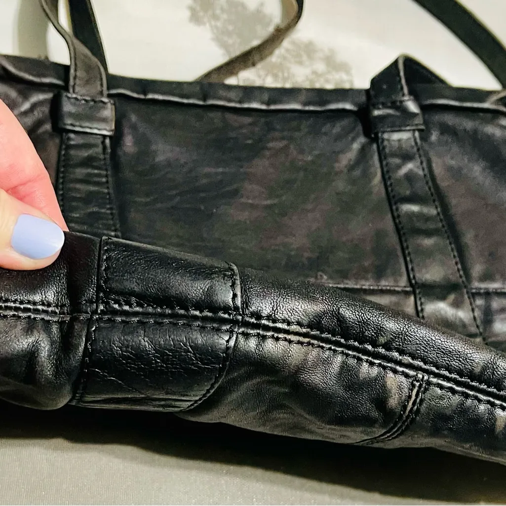 VINTAGE Black Leather shoulder bag - Image 7