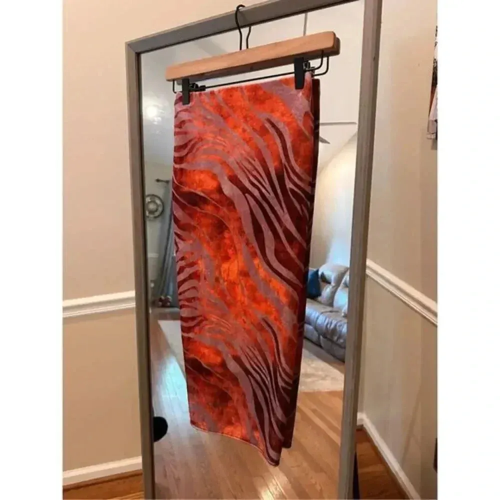 Pretty Little‎ Things Size 2 Velvet Side Slit Skirt Velour - Image 3