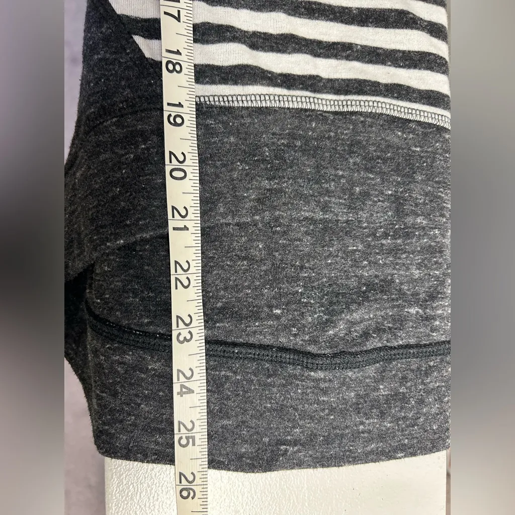 COIN Striped Black and White Women's Sweater Size L - Image 4
