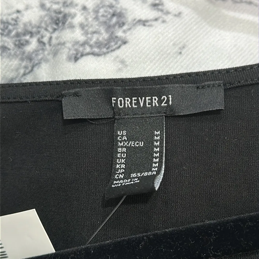 NWT Forever 21 Knit 3/4 Sleeve Bodysuit Black Scoop-Neck Sz M - Image 6