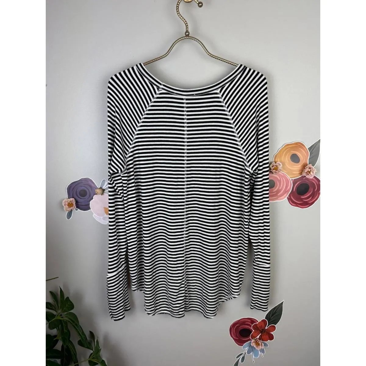 Evereve Oversized Black and White Stripe Long Sleeve Top - Size - Small - Image 2