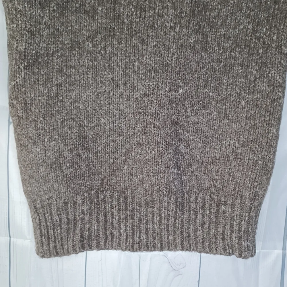 BCBG MaxAzria Cowl neck short sleeve sweater. - Image 5