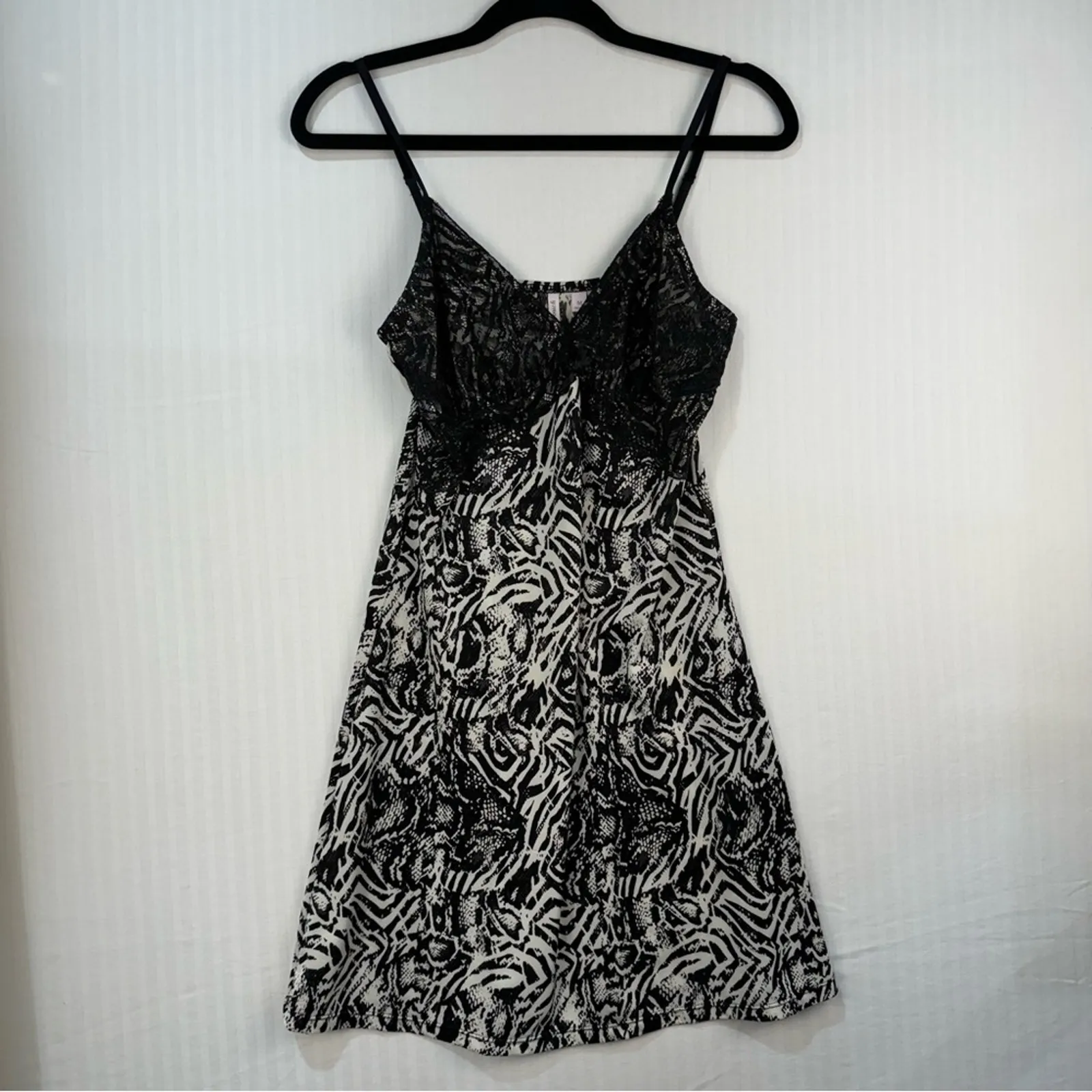 Body Touch Satin Chemise Slip Robe Set Women’s Medium Lace Lingerie Animal Print - Image 4