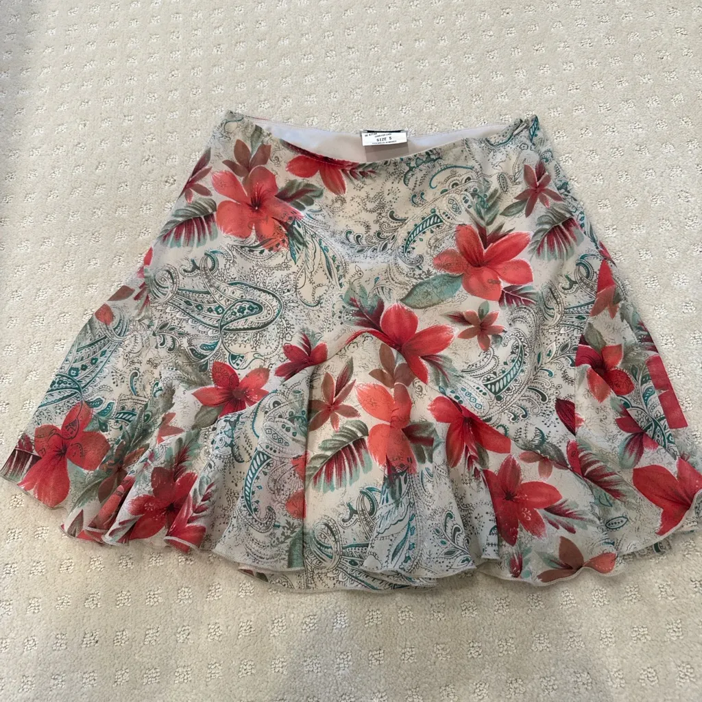 Floral Paisley Skater Mini Skirt Red Hibiscus Print Size 5 - Image 2