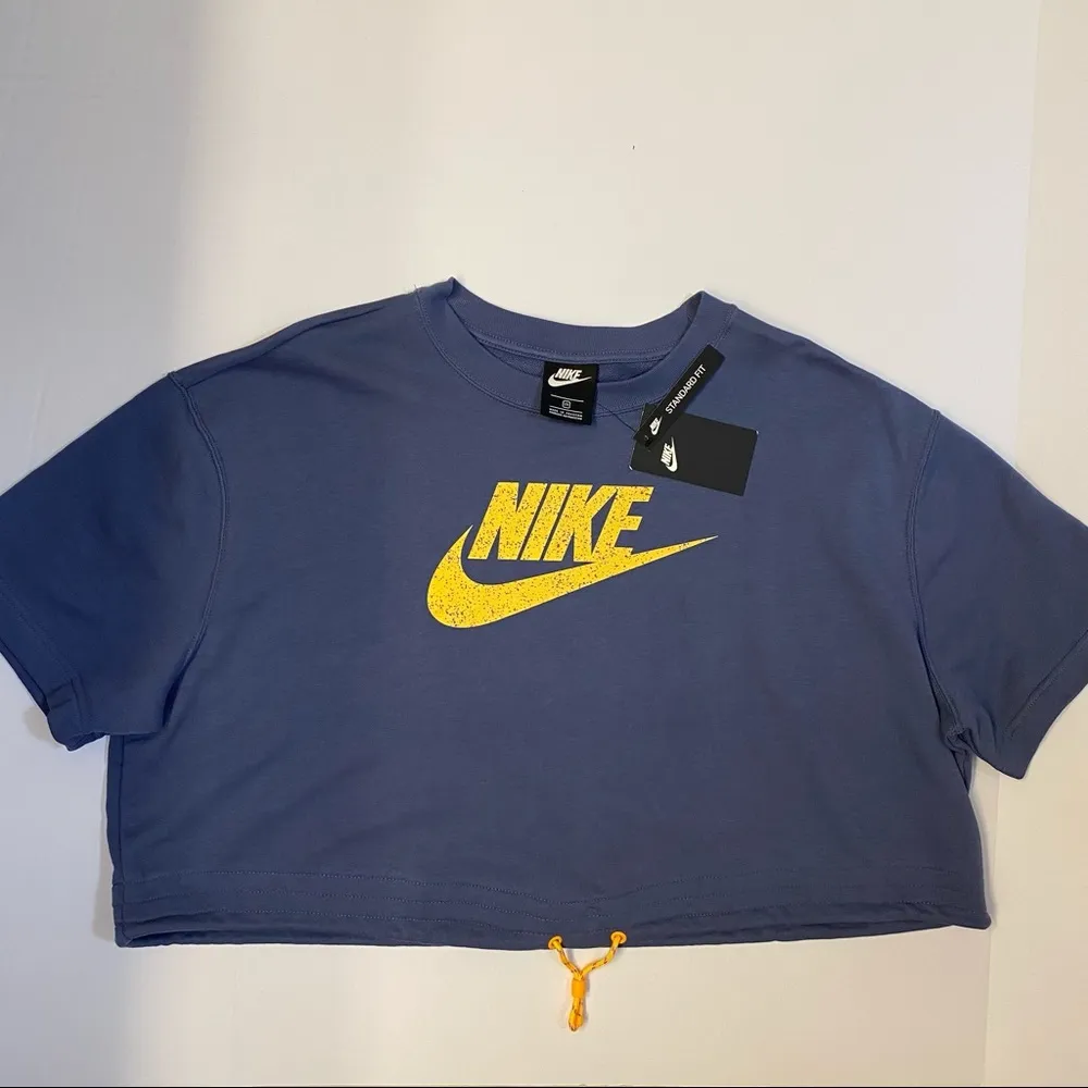 Nike Sportswear Icon Clash Cropped Short Sleeve Sweatshirt - Image 4