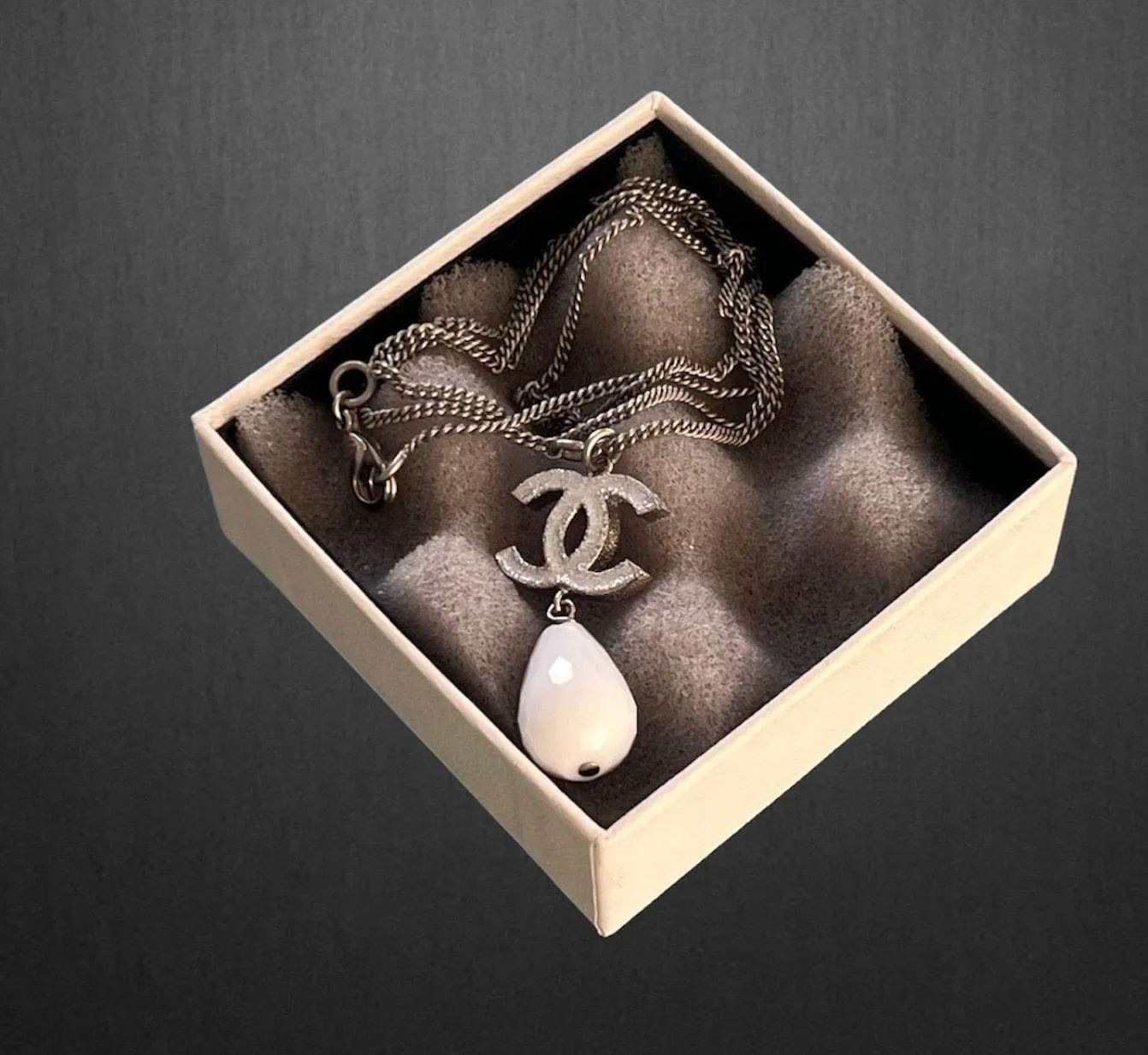 Chanel EUC Authentic  CC Logo Drop Necklace - Image 4