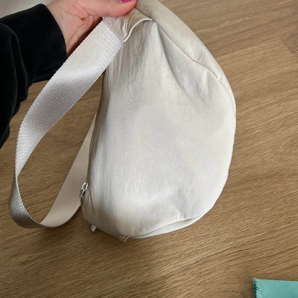 LULULEMON OVERSIZED CROSSBODY Beige Crossbody Bag with Silver Accents Tan - Image 3