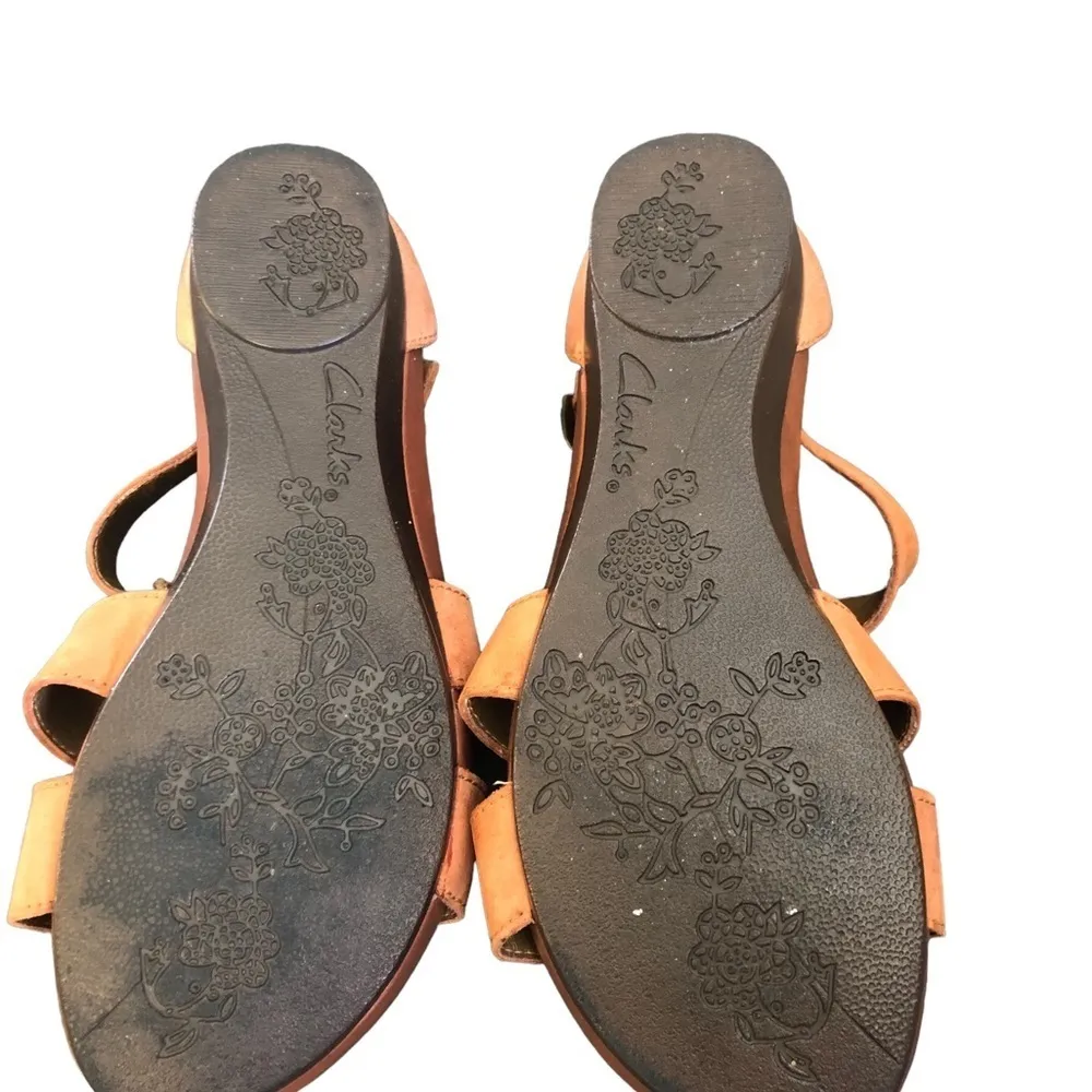 Clarks Leather Strappy Wedge Sandal Ankle Buckle Size 6M 1” Heel Casual - Image 7