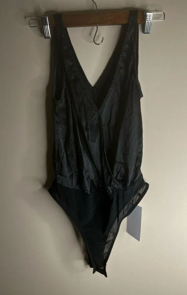 Nwt motif shein body suit size small - Image 9