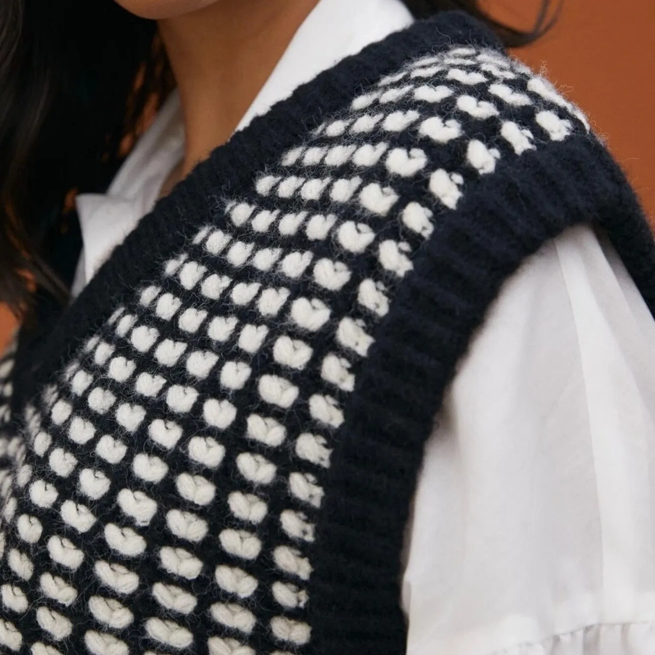 FIND ME NOW x ANTHROPOLOGIE | Textured Sweater Vest Chunky Knit Black | Large - Image 3