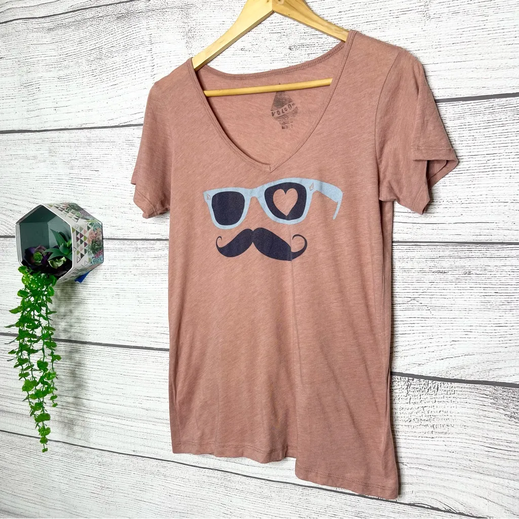 Volcom Dusty Rose Mustache Sunglasses Love Graphic V Neck T-Shirt Size Medium - Image 4