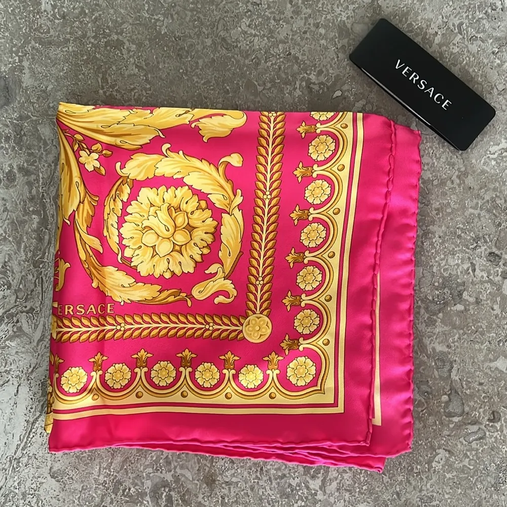 NEW Versace Barocco Print Silk Scarf Foulard Size 36”x35” New w/Tag $575 - Image 4