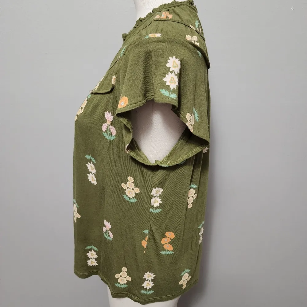 Loft Outlet olive floral smocked yoke blouse size medium - Image 5