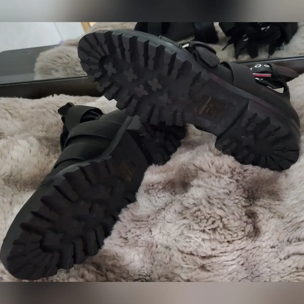 Dolce Vita Black Moto Boots with Buckle Detail Size:6.5 - Image 6