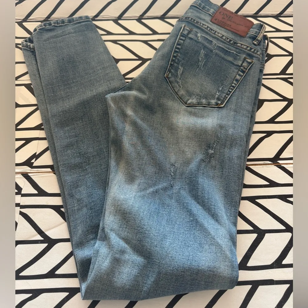 One Teaspoon Loonies Low Waist Fitted Bow Leg Curved Hem size 25 - Image 2