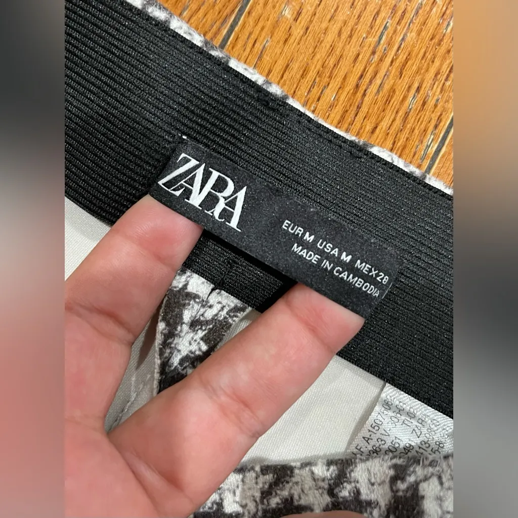 ZARA  Monochrome Patterned Trousers - Image 8