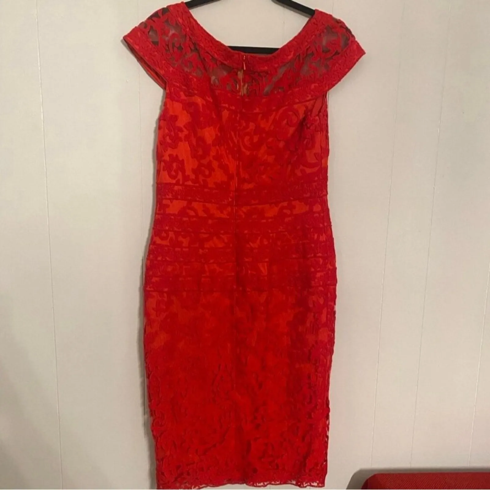 Tadashi Shoji Lace Holiday Party‎ Cocktail Dress Flame Red Bateau Neck (10) Gala - Image 2