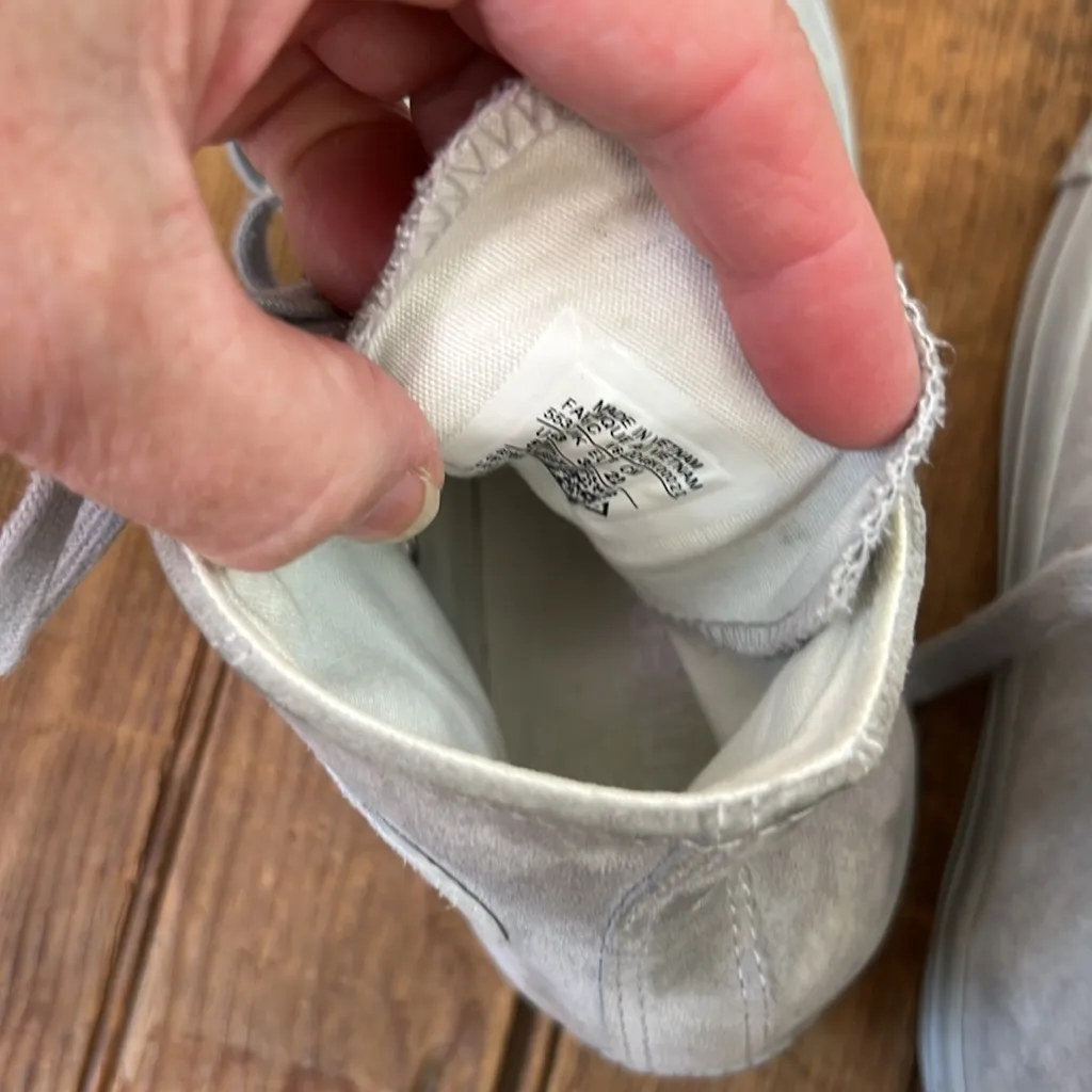 Women’s Kids Converse Suede Chuck Taylor High-Tops in Light Gray - Image 4