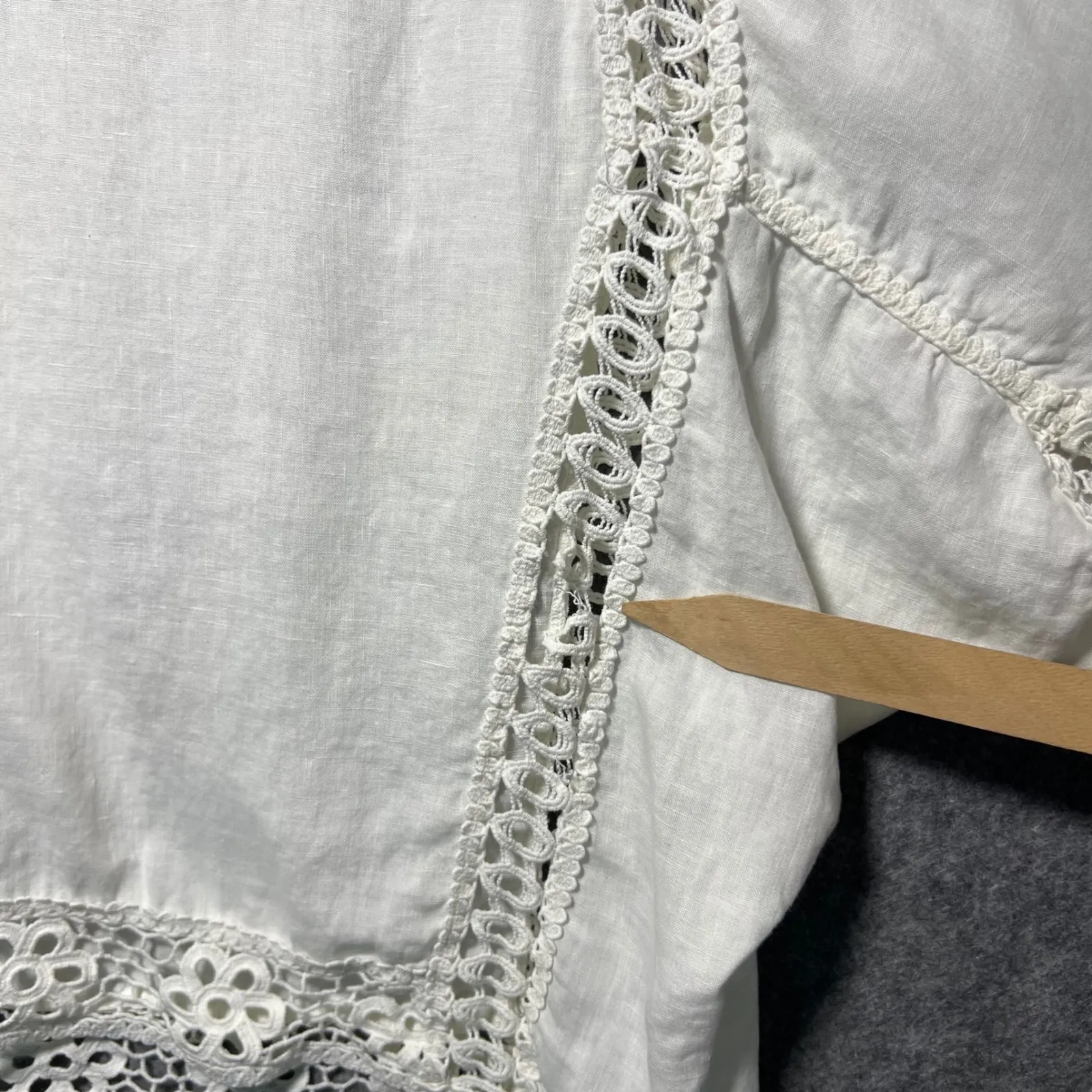 XCVI White Linen Crochet Lace Trim Boho Dolman Sleeve Top Size M - Image 4