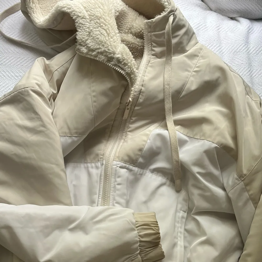 Alo Yoga Reversible Sherpa Jacket - Image 3