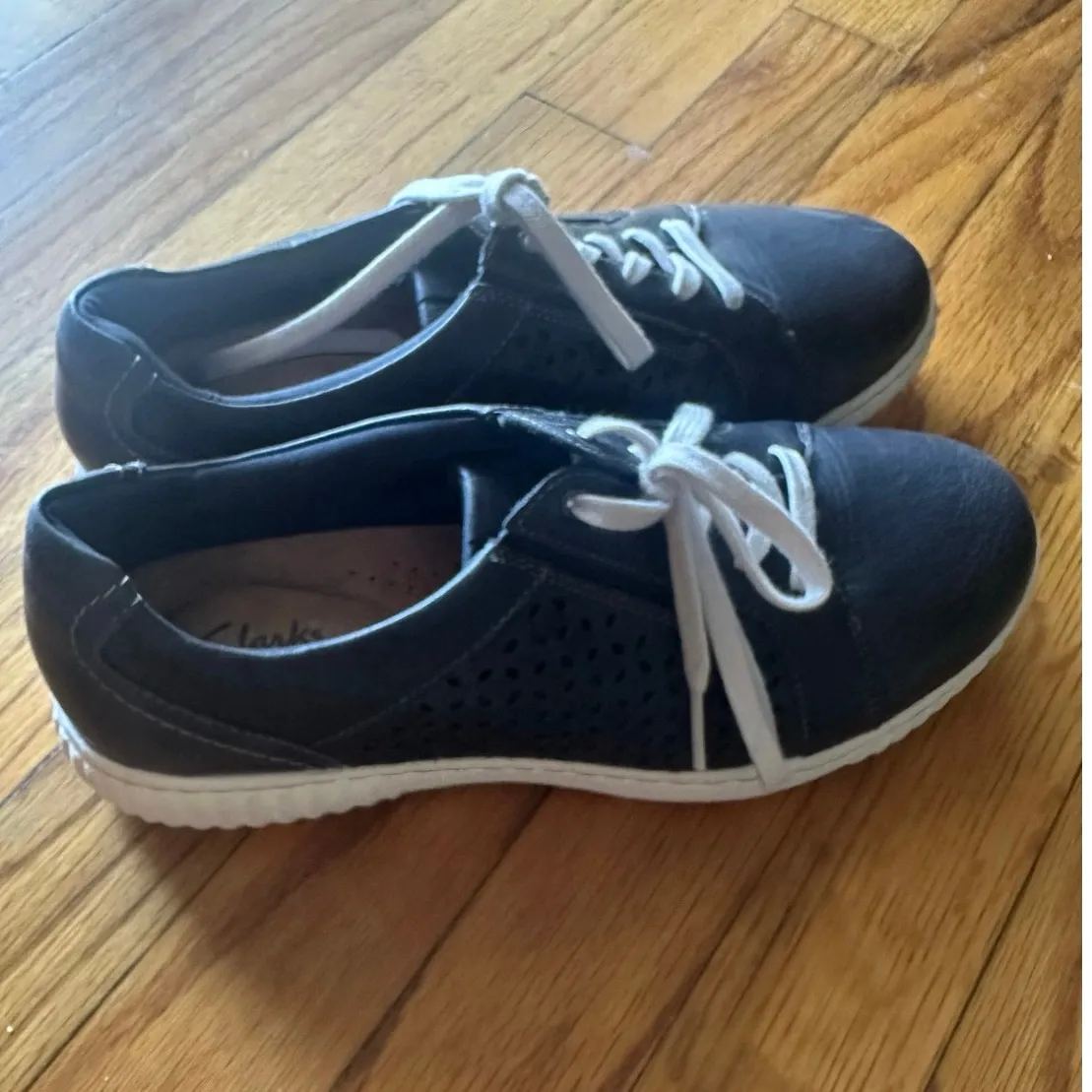 Clarks Caroline Ella Navy Leather Sneakers – Women’s 8.5 Blue - Image 2